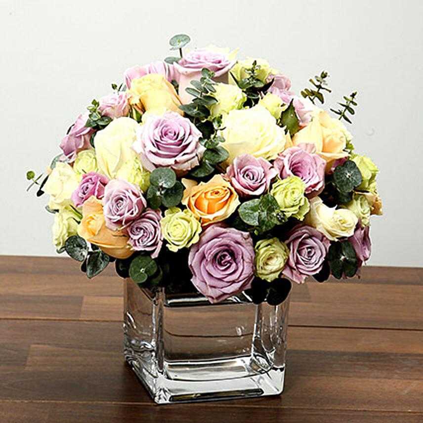 Online Mixed Rose Arrangement In Glass Vase Gift Delivery In Singapore