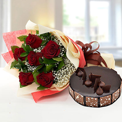 Elegant Rose Bouquet With Chocolate Cake EG: 