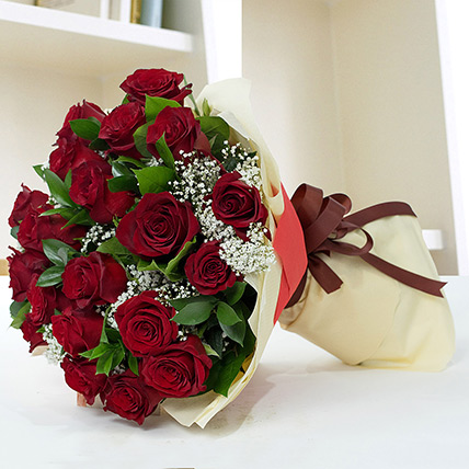 Lovely Roses Bouquet: Girlfriends Day Gifts 
