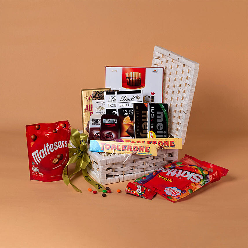 10 Unique Christmas Gift Ideas for Colleagues you can't miss- Scrumptious Hampers