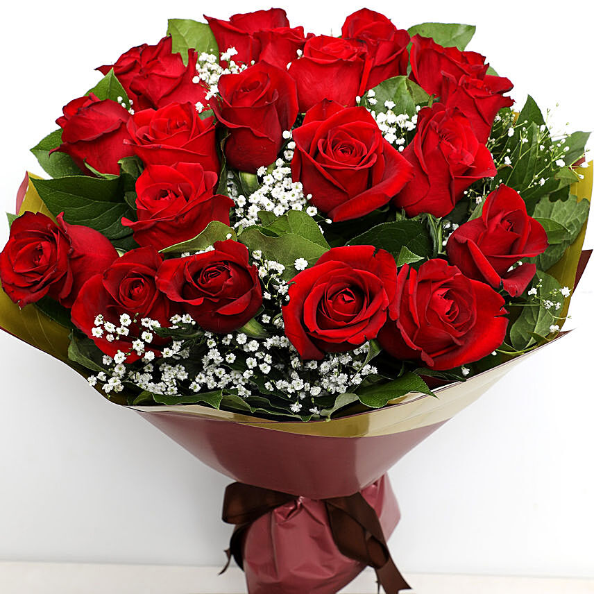 Elegant Bunch Of Roses: Gift Delivery Singapore