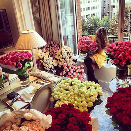 Enchanting 500 Roses Vase Arrangement: Girlfriends Day Gifts