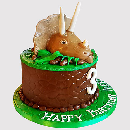 Triceratops Dinosaur Cake: 