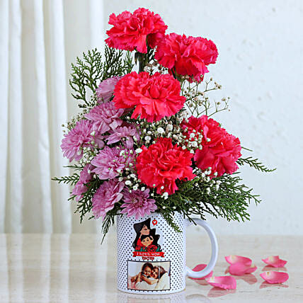 Adorable Flowers In Personalised Mug For Dear Mom: Flower Bouquet with Personalised Gift