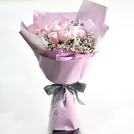 Beautiful Pink Roses Bunch: Baby's Breath Flowers