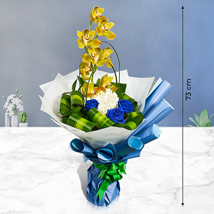 Graceful Mixed Flowers Bouquet: Premium Flowers
