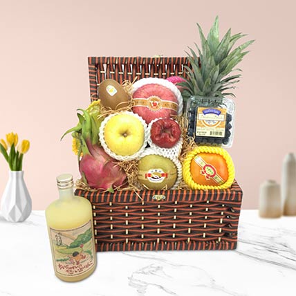 Fresh Juicy Fruit Gift Basket: Luxury Hampers Singapore