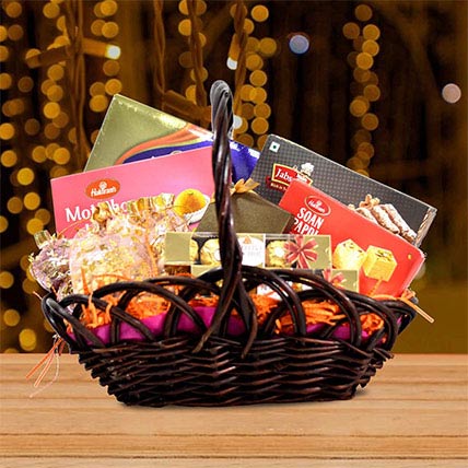 Delectable Sweets Diwali Hamper: Diwali Gift Hampers