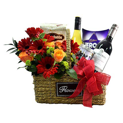 Flowers Wine Christmas Hamper: Xmas Presents For Boyfriend