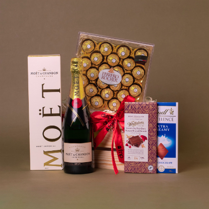 Piccolo Champagne Gift Hamper: New Year Gift Ideas