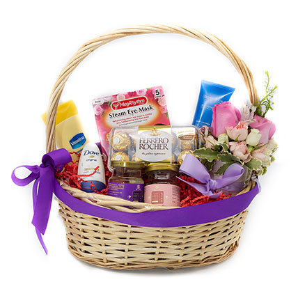 Delightful Gift Hamper: Mothers Day Gifts