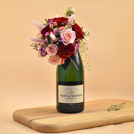 Champagne & Mixed Roses Combo: Romantic Gifts