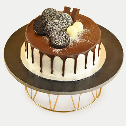 Yummy Kit Kat & Orio Dripping Cake: Cakes 