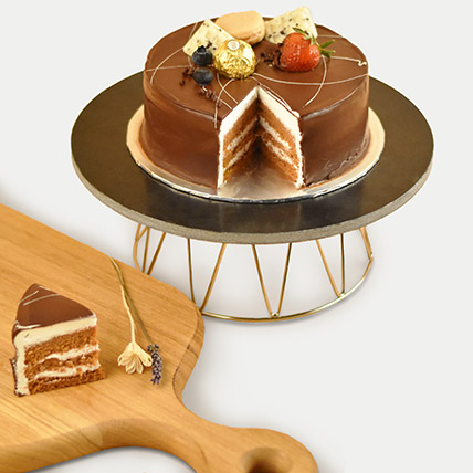 Delightful Chocolate Macaron Cake: National Day Theme Cakes