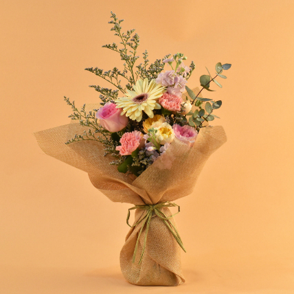 Pleasing Mixed Flowers Bouquet: Corporate Gifts For Clients