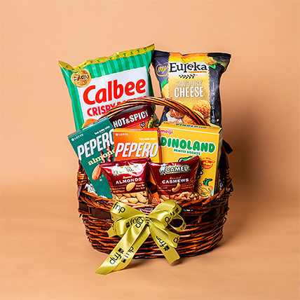 Snacks Treats Basket: Chocolate Gifts 
