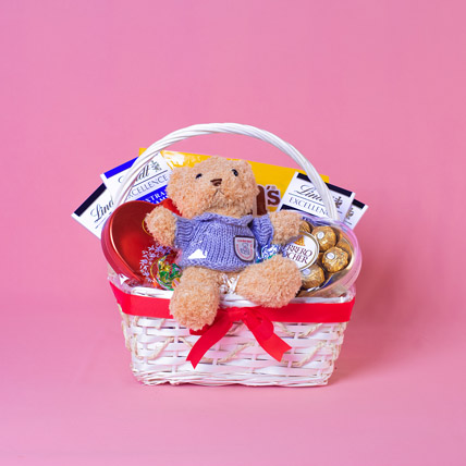 Chocolate Delicious Hampers For Valentine: Teddy Day Gifts