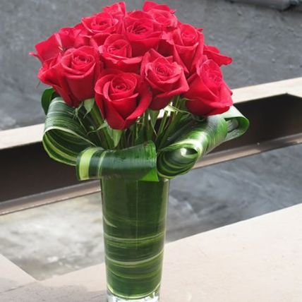 Love Is In The Air Red Roses In Glass Vase