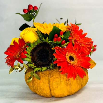 Floral Halloween Décor Ideas that are Spooktacular- Piercing Brightness