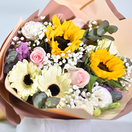 Bookmark these 7 Flowers for Women's Day- Premium Mixed Flowers