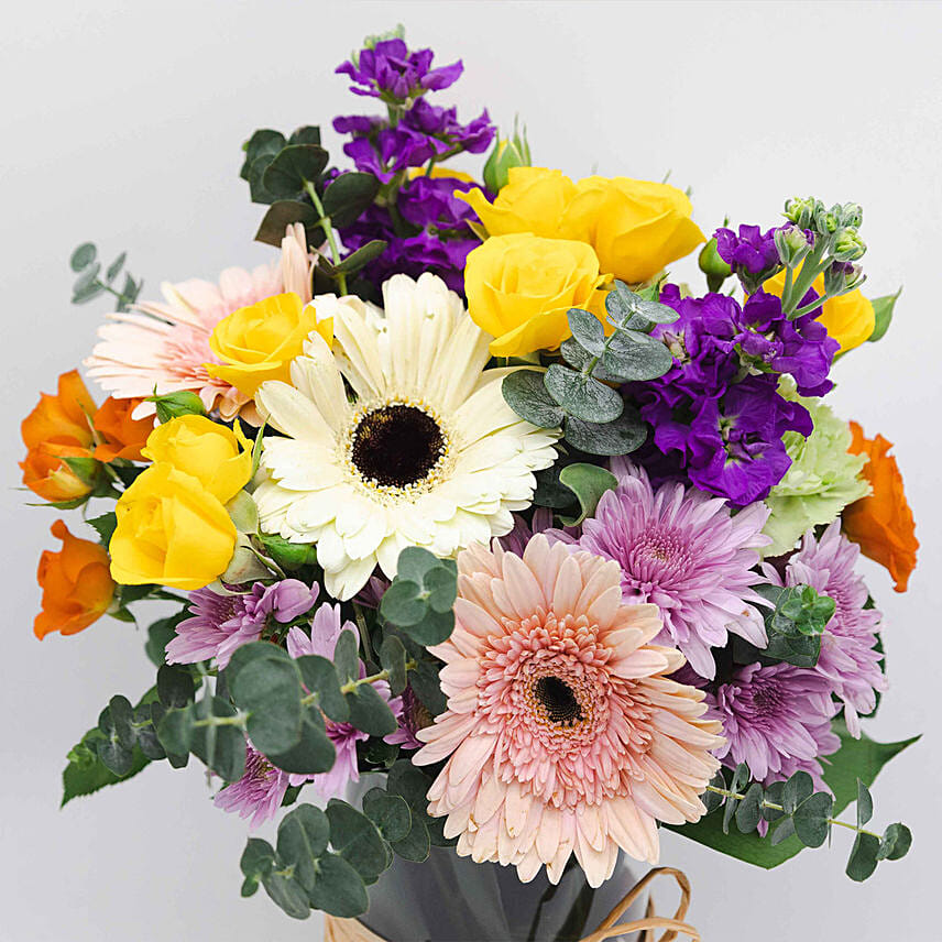 Online Blooming Mixed Flowers Bouquet Gift Delivery in Singapore FNP