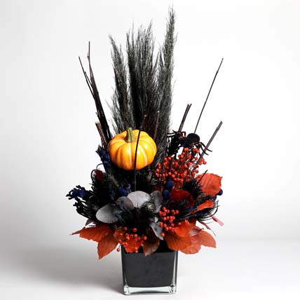 Floral Halloween Décor Ideas that are Spooktacular- Gothic Love