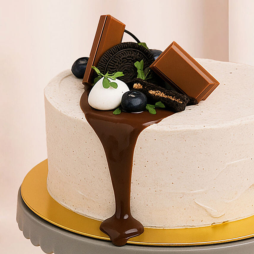 Online Yummy Kit Kat & Oreo Dripping Cake Gift Delivery in Singapore FNP