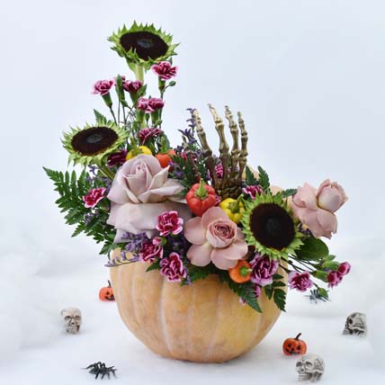 Floral Halloween Décor Ideas that are Spooktacular- Subtle Hal-LOVE-en