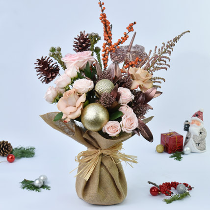 10 Mesmerising Christmas Flower Arrangements- Soft Elegance