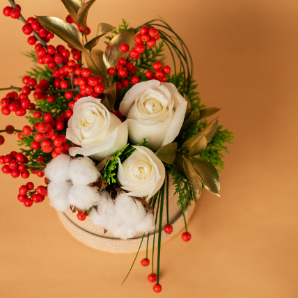 10 Mesmerising Christmas Flower Arrangements- Adorableness Personified