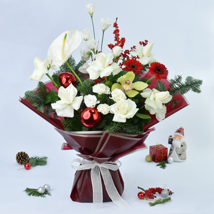 10 Mesmerising Christmas Flower Arrangements- White Beauty Bouquet
