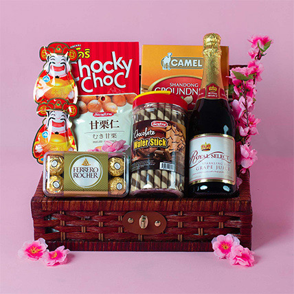 10 Meaningful Chinese New Year Gifts for Family Members- Gourmet Gift Basket