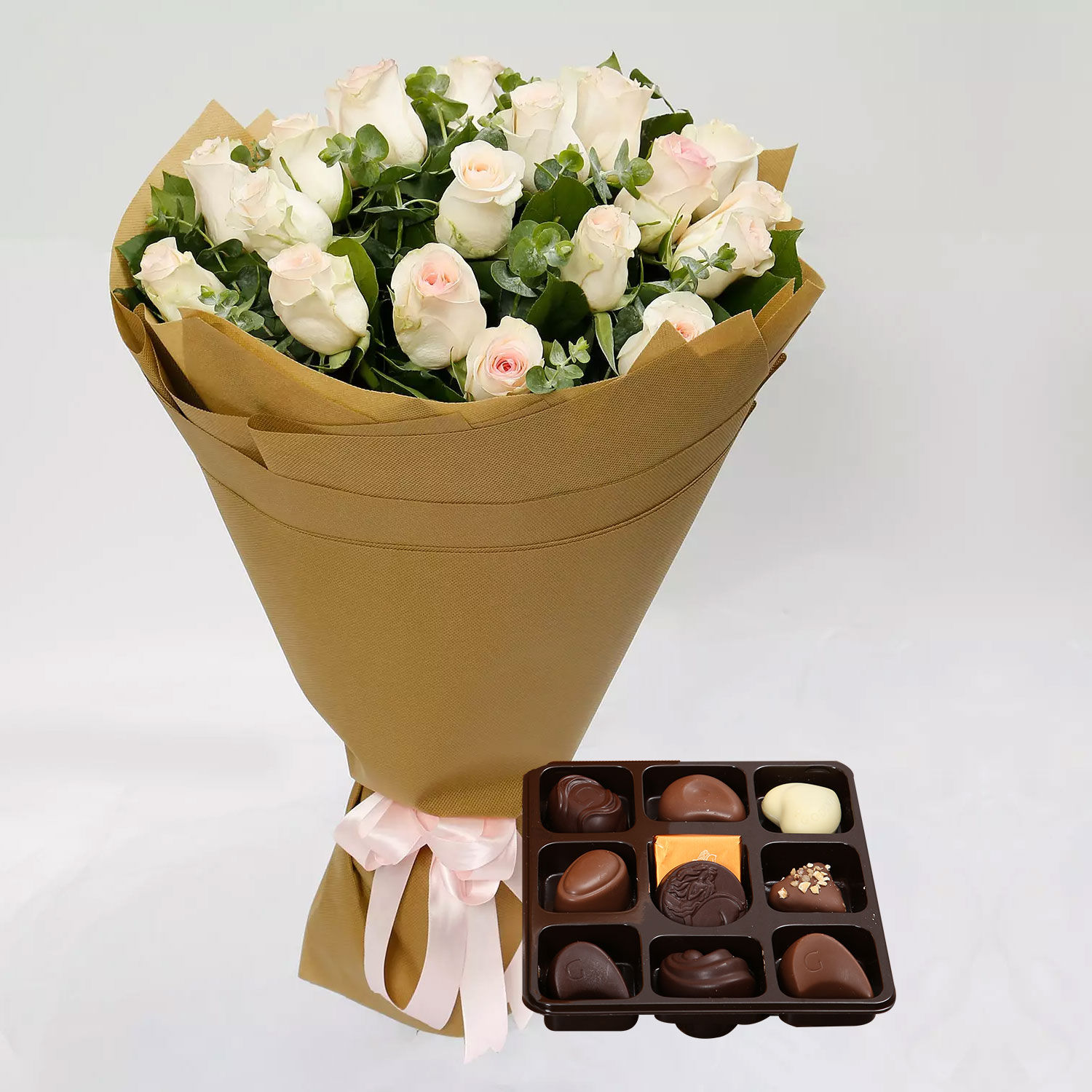 Online Godiva Chocolates and Peach Rose Bouquet Gift Delivery in