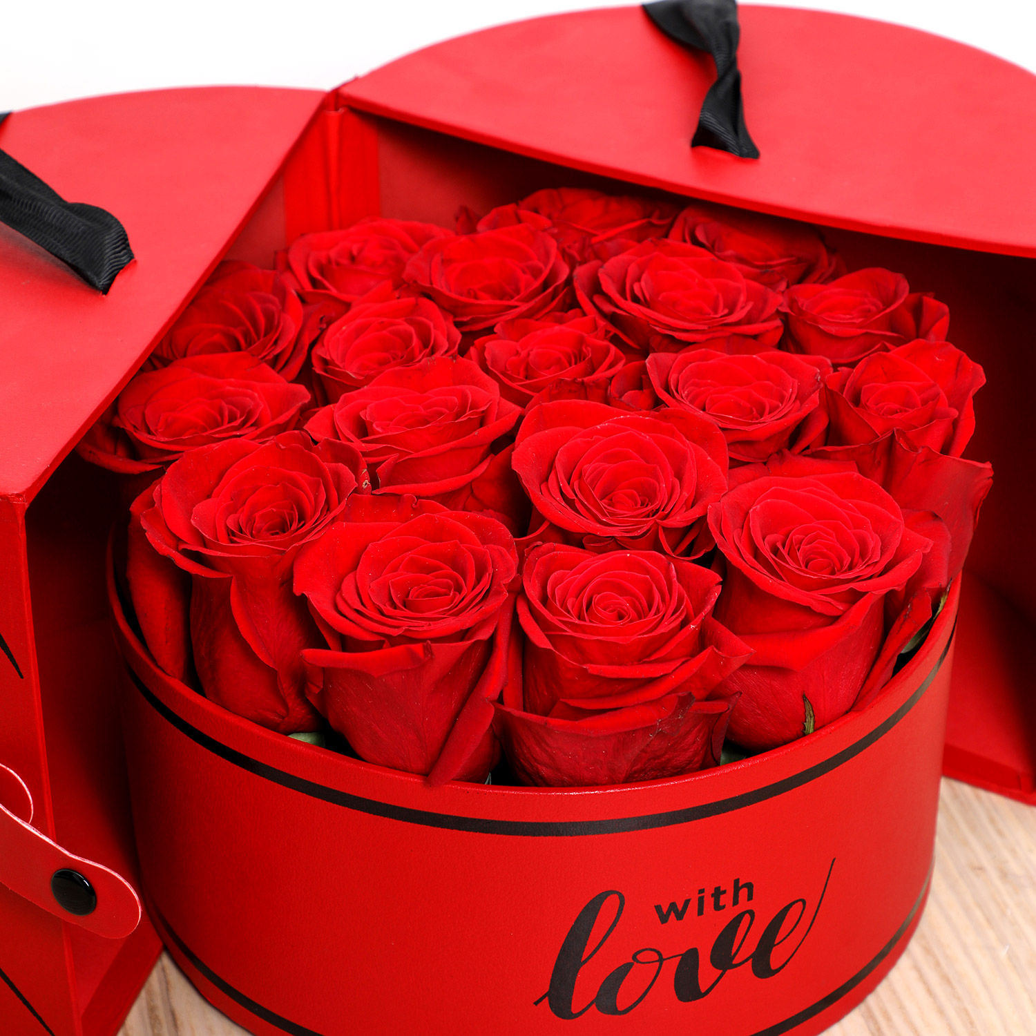 Online Luxurious Box Of Red Roses Gift Delivery in Singapore - Ferns N ...