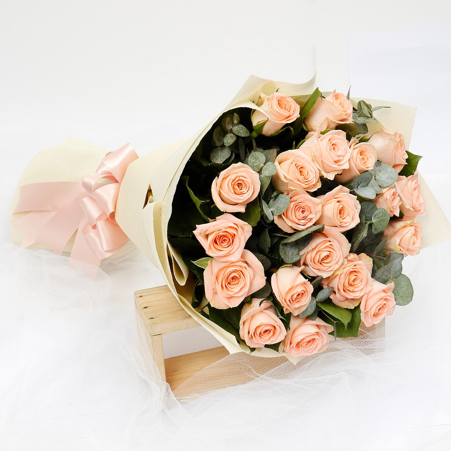 Online Bouquet of 20 Peach Roses Gift Delivery in Singapore - FNP