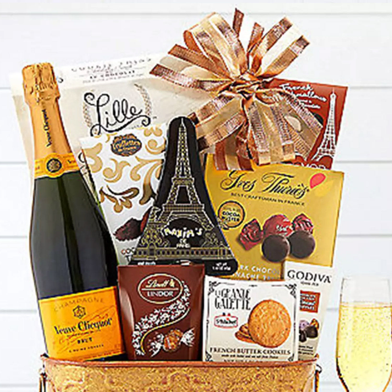 Online Champagne N Snacks Gift Hamper Gift Delivery in