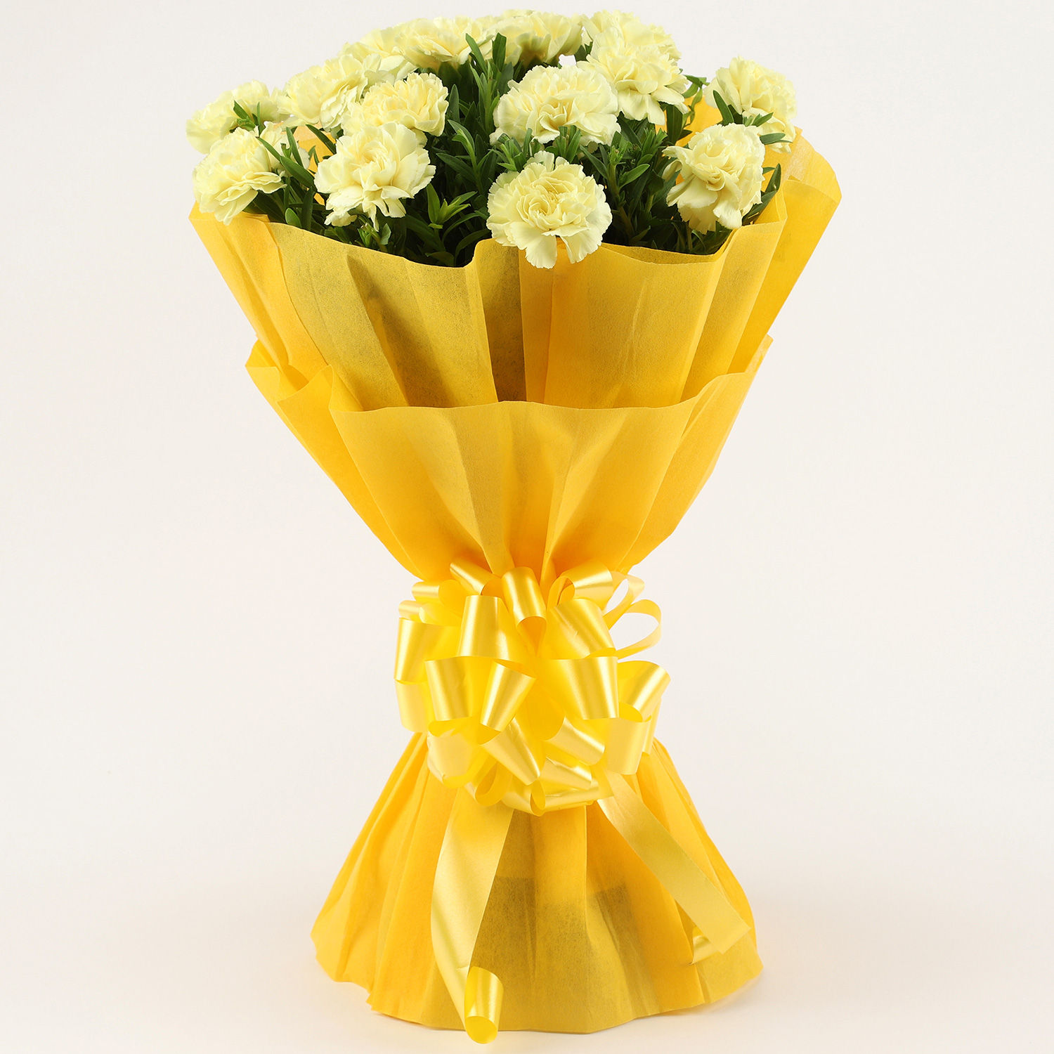 Online 15 Yellow Carnations Bouquet Medium Gift Delivery in Singapore FNP
