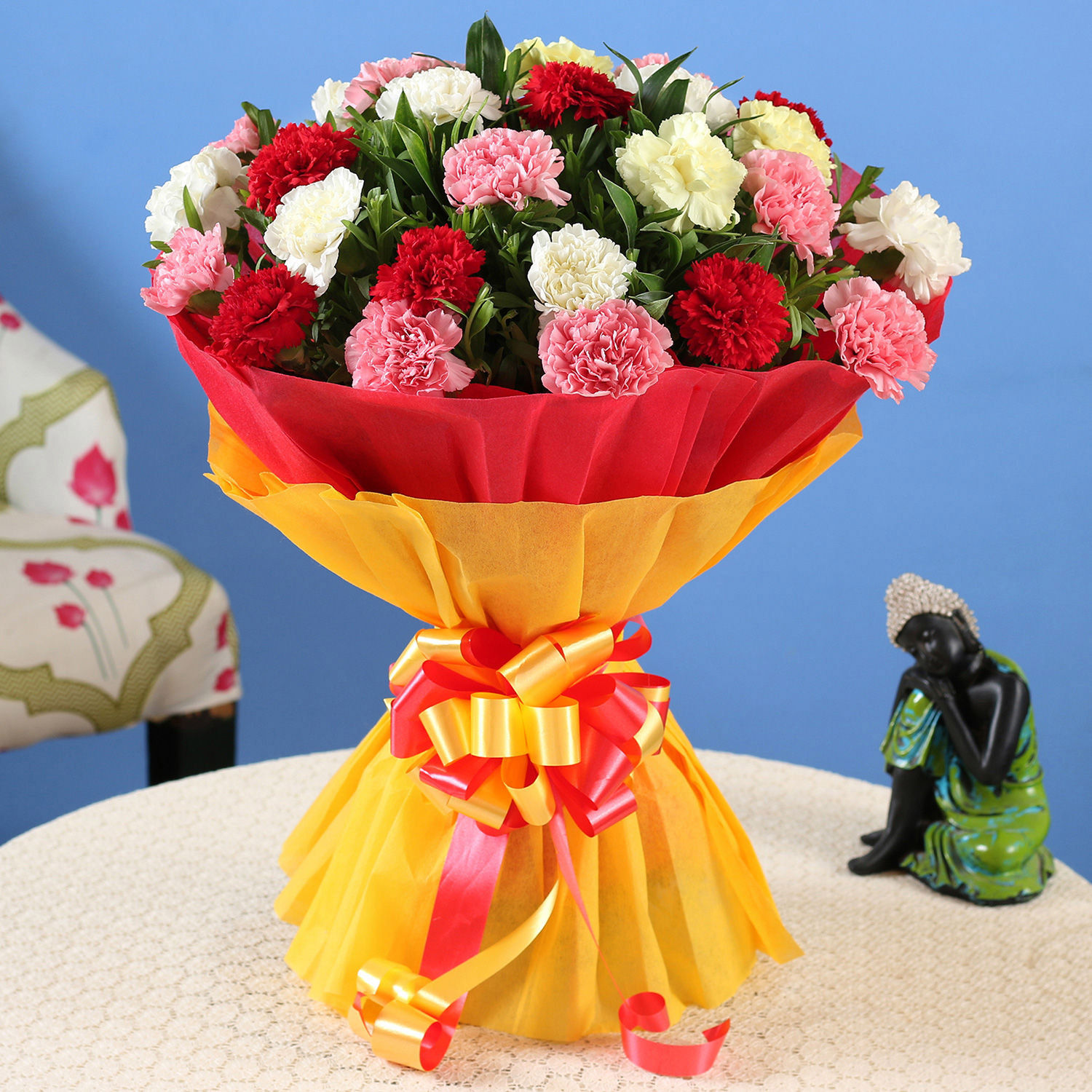 Online 25 Mixed Carnations Bouquet Large with Moet Champagne 200 ml