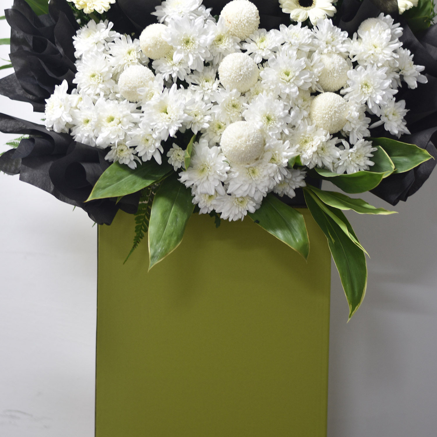 Online Pleasant White Flower Stand Gift Delivery in Singapore FNP
