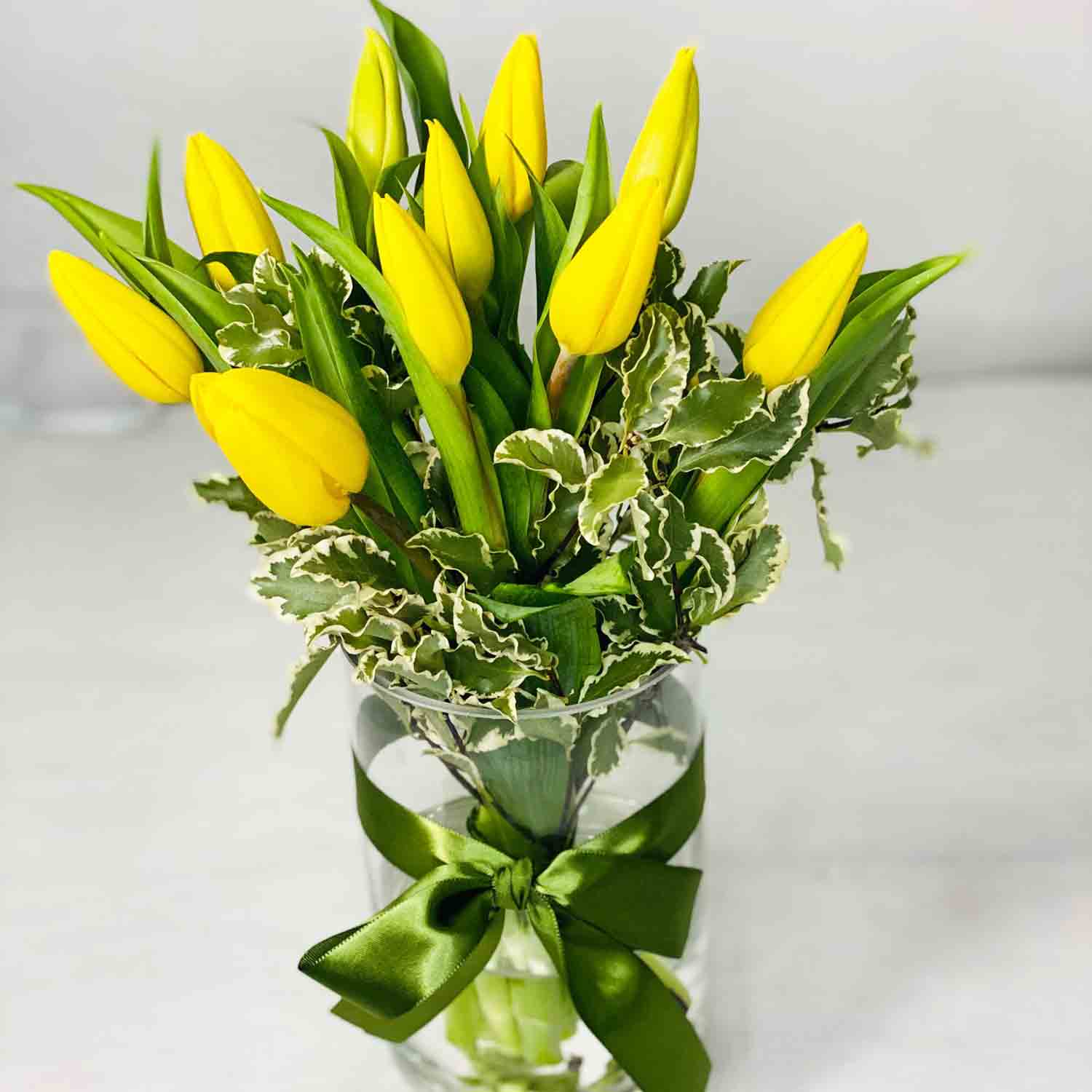 Online Beautiful 10 Tulips Arrangements Gift Delivery in Singapore