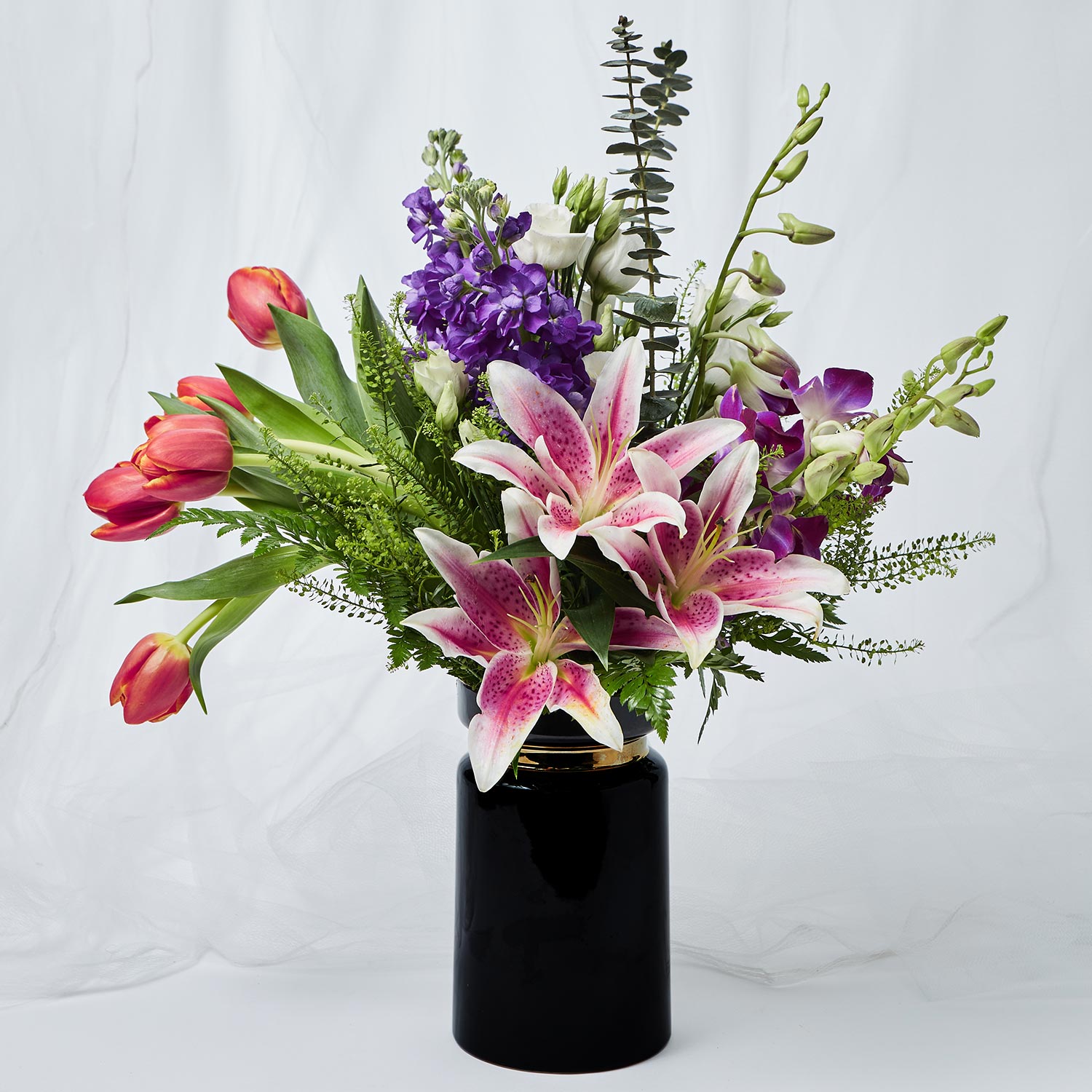 Online Exquisite Mixed Flowers Black Vase Arrangement Gift Delivery in