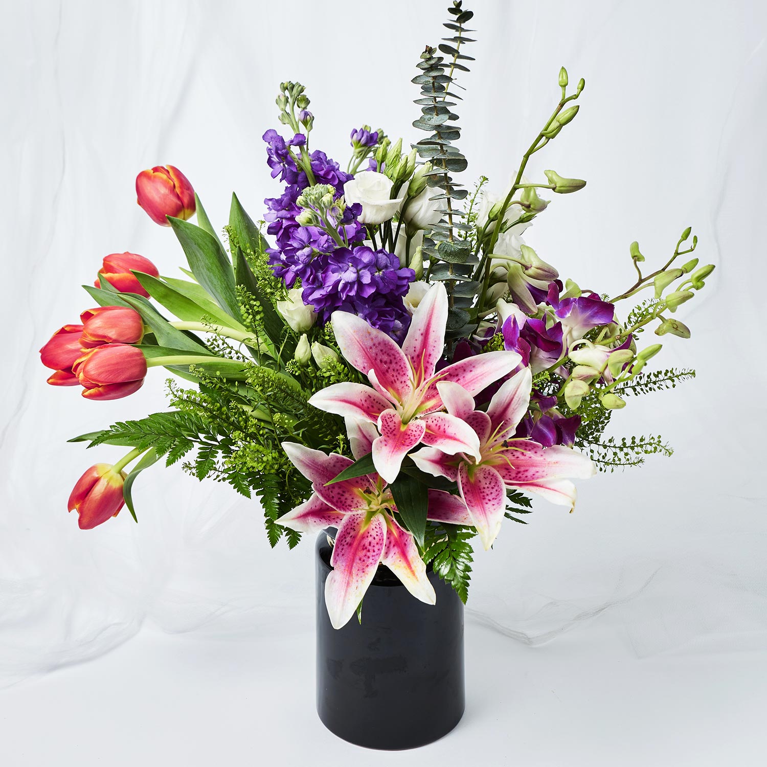 Online Exquisite Mixed Flowers Black Vase Arrangement Gift Delivery in