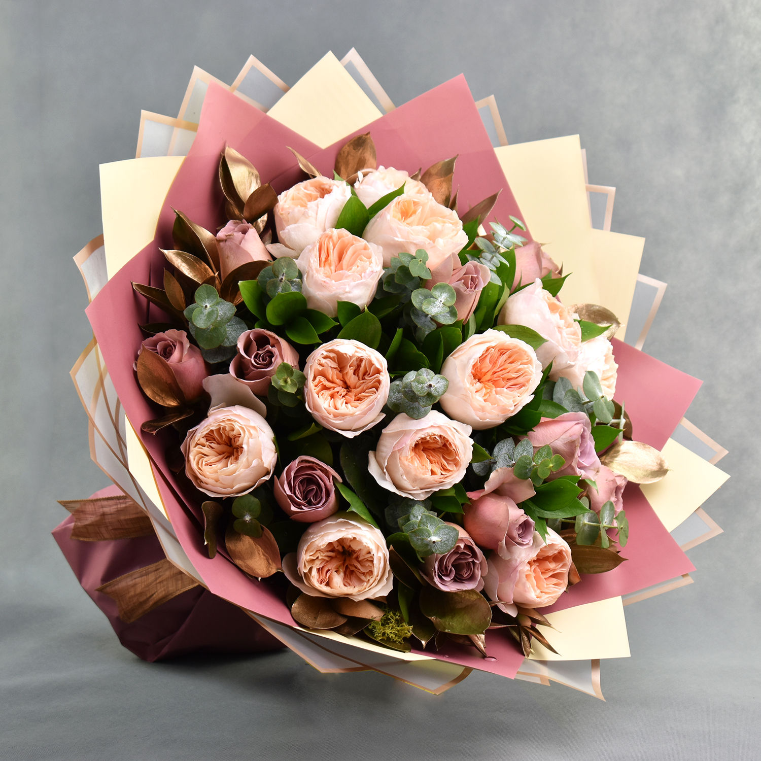 Online Premium Bouquet Of Garden Roses Gift Delivery in Singapore FNP