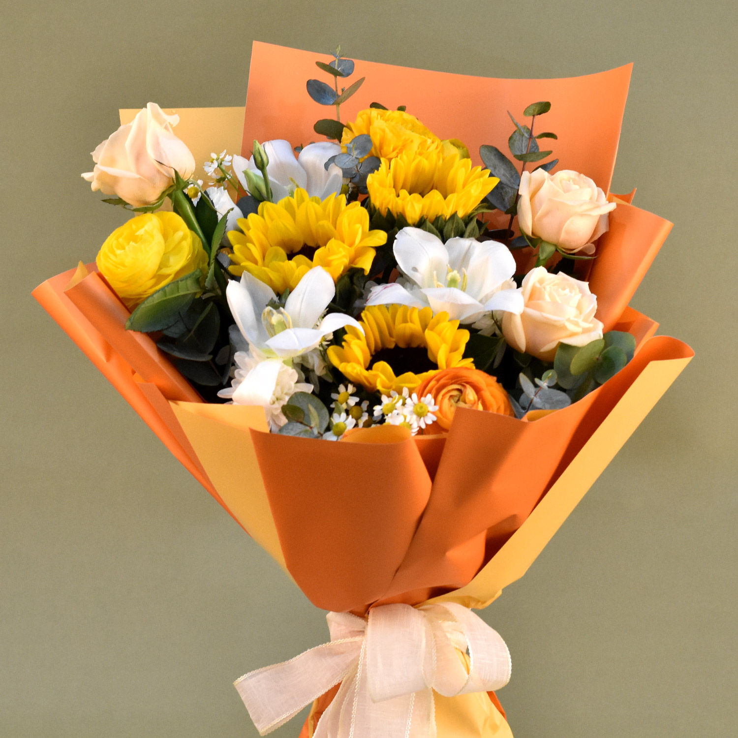Online Graceful Mixed Flower Bouquet Gift Delivery in Singapore FNP