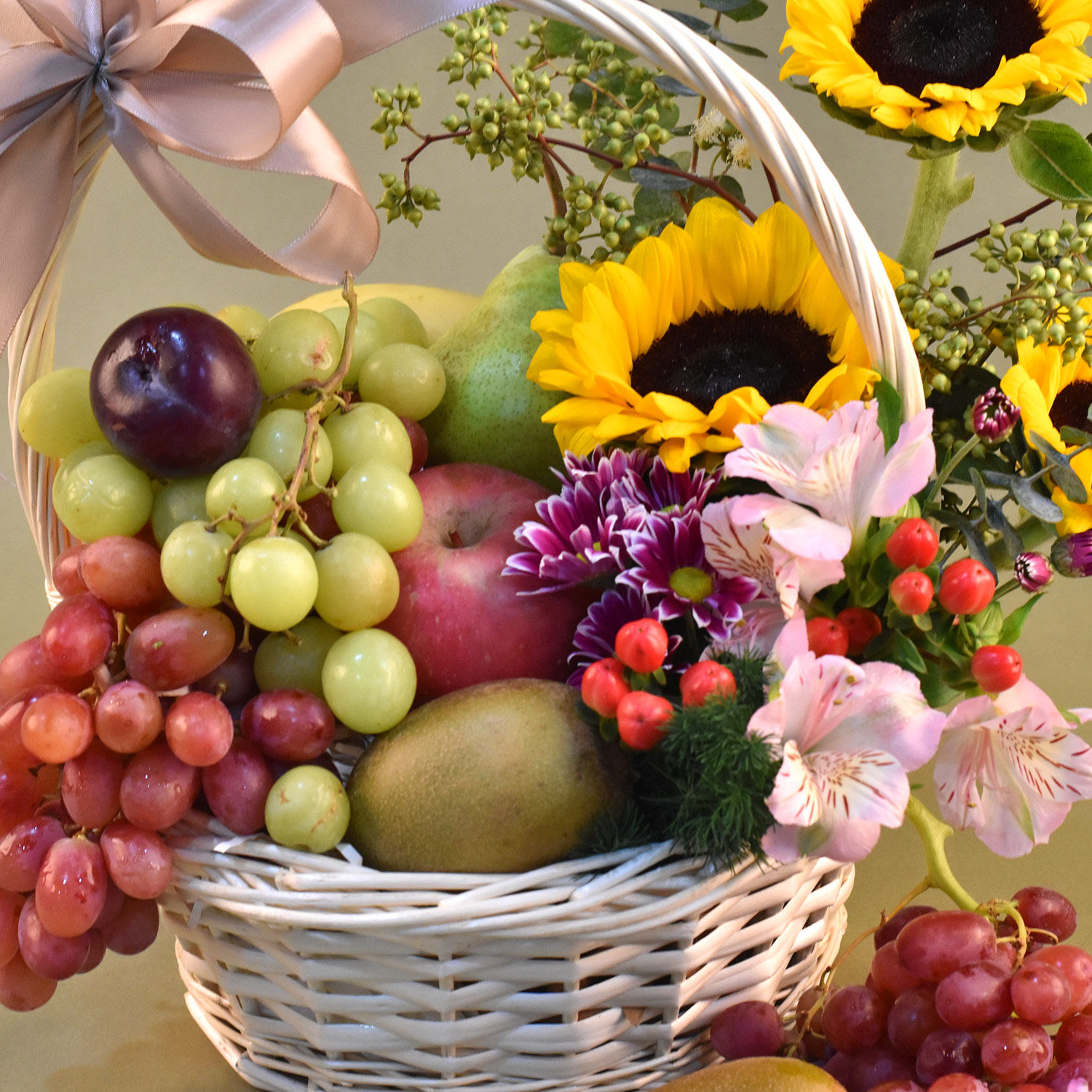 Online Beautiful Mixed Flowers & Fruits Basket Gift Delivery in ...