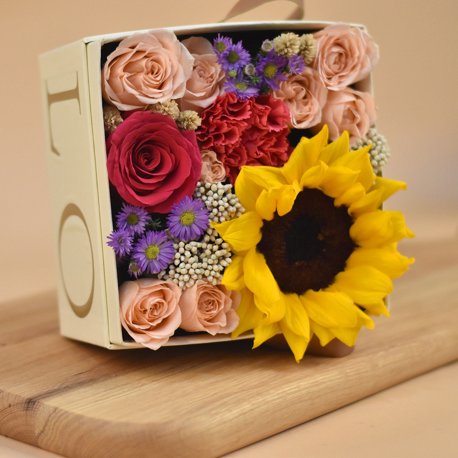 Online Delightful Flowers Love Box Gift Delivery in Singapore FNP