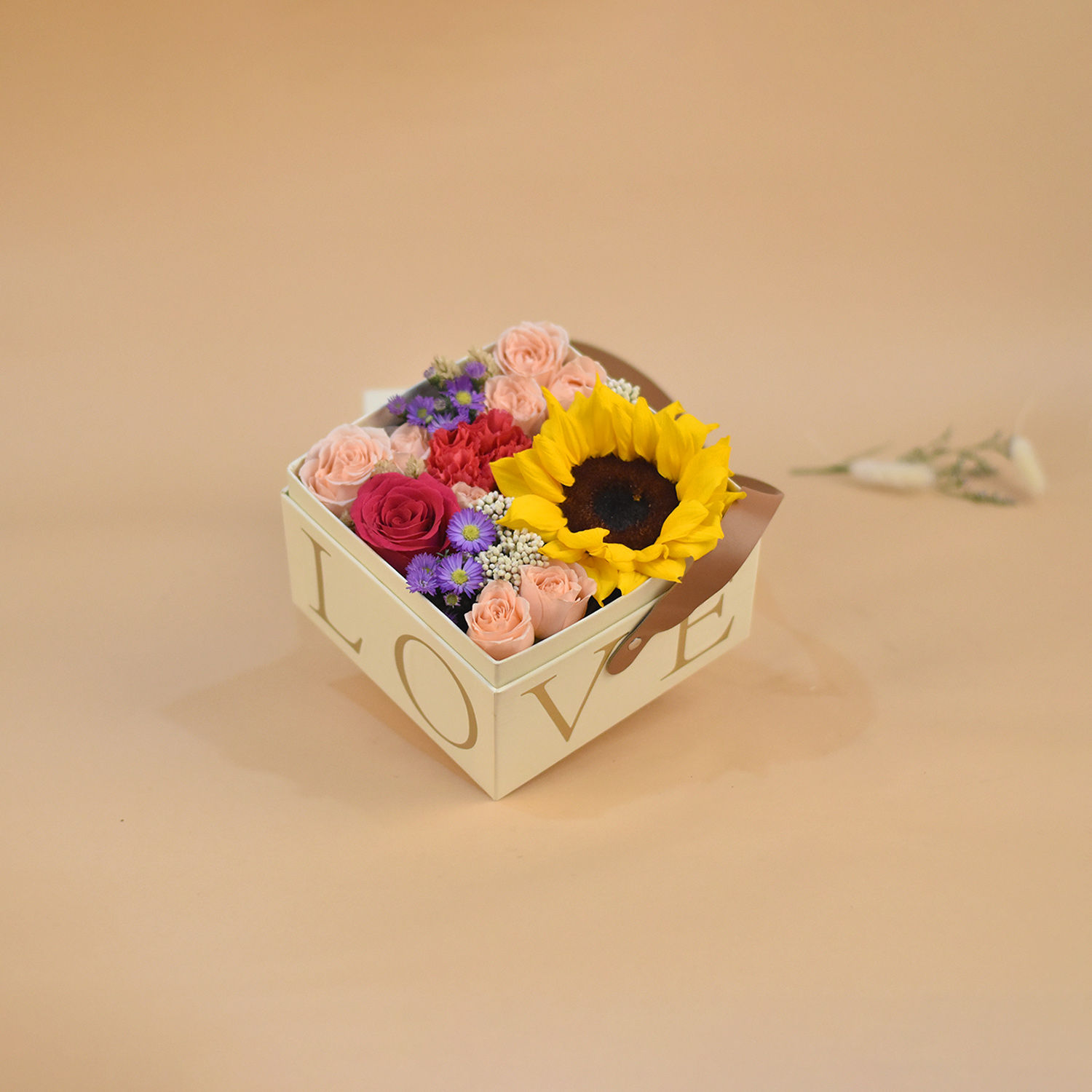 Online Delightful Flowers Love Box Gift Delivery in Singapore FNP